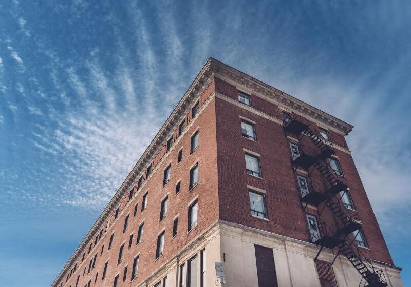 Prince Arthur Waterfront Hotel & Suites