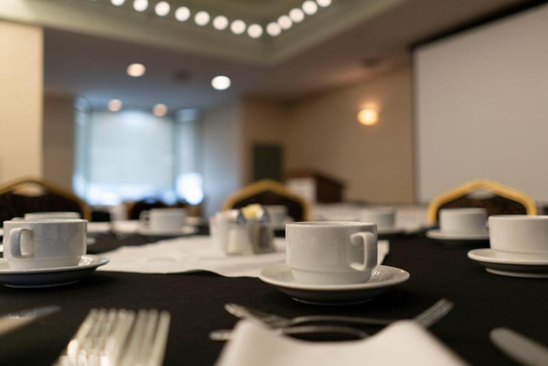 Prince Arthur Waterfront Hotel & Suites