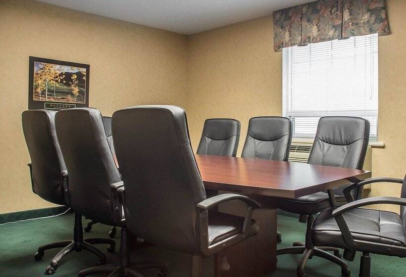 Quality Hotel & Suites Woodstock