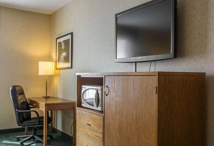 Quality Hotel & Suites Woodstock