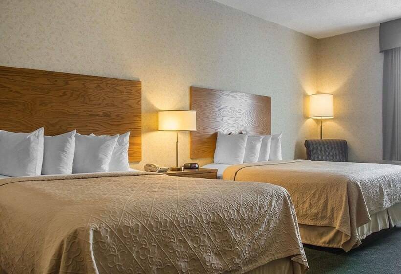 Quality Hotel & Suites Woodstock