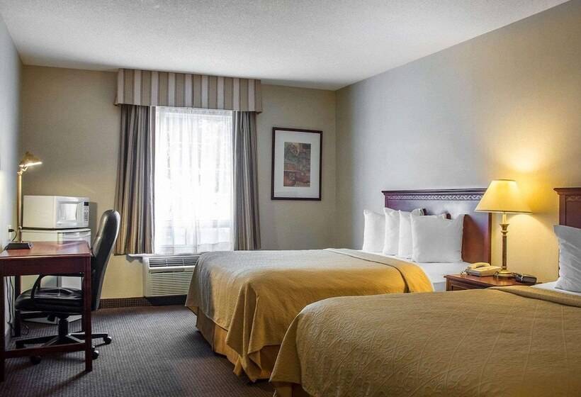Quality Hotel & Suites Woodstock
