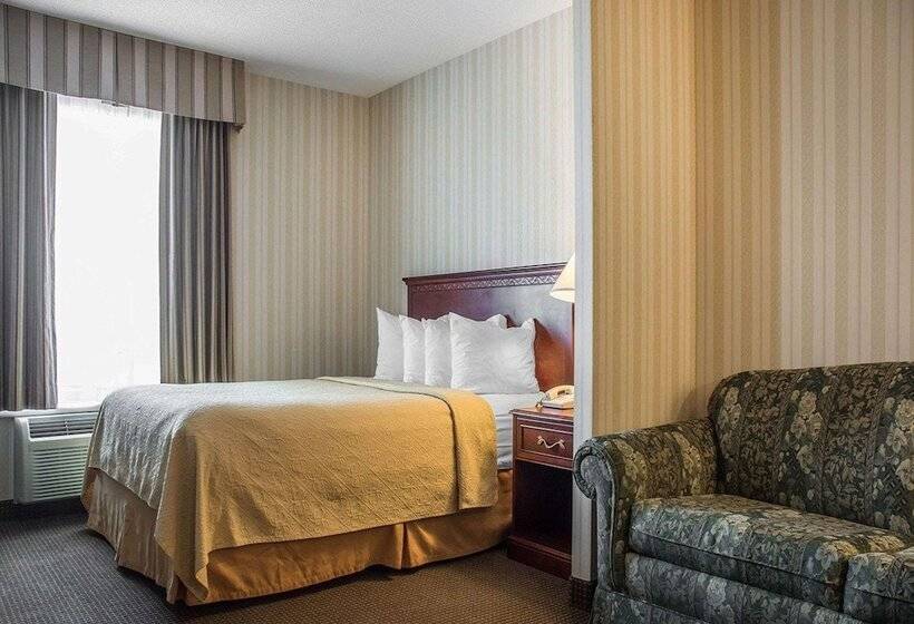 Quality Hotel & Suites Woodstock