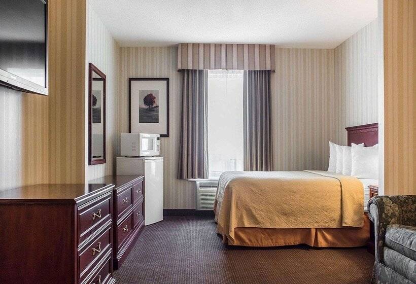 Quality Hotel & Suites Woodstock