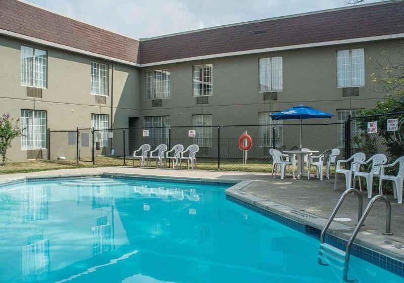 Quality Hotel & Suites Woodstock