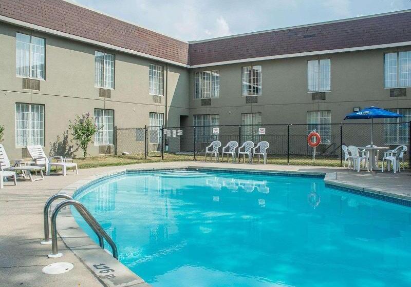 Quality Hotel & Suites Woodstock