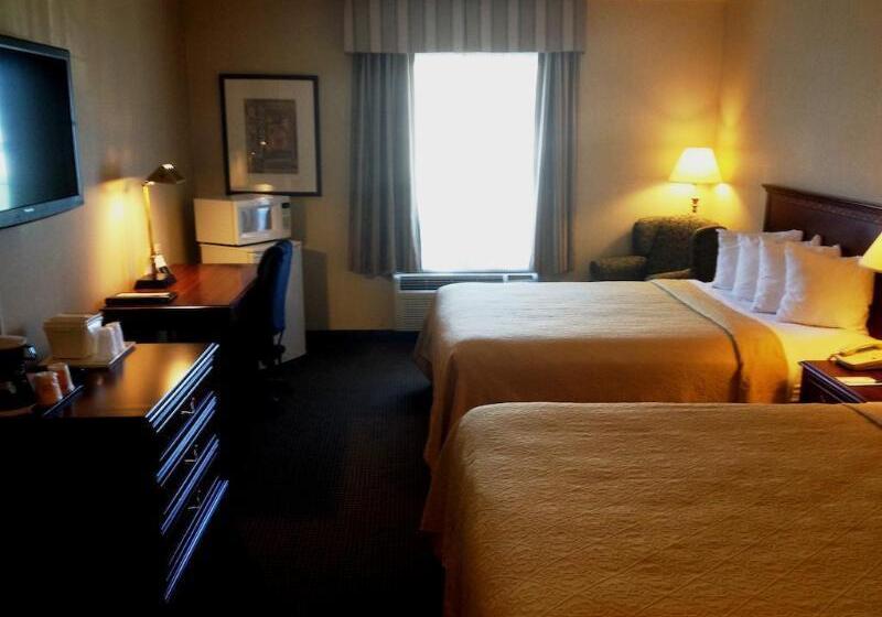 Quality Hotel & Suites Woodstock