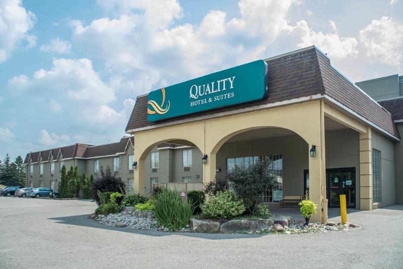 Quality Hotel & Suites Woodstock