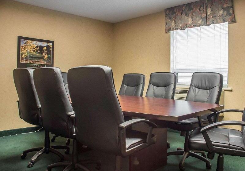 Quality Hotel & Suites Woodstock