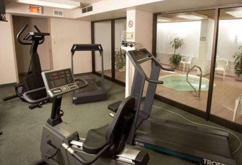 בית מלון כפרי Quality Inn & Suites Pe Trudeau Airport