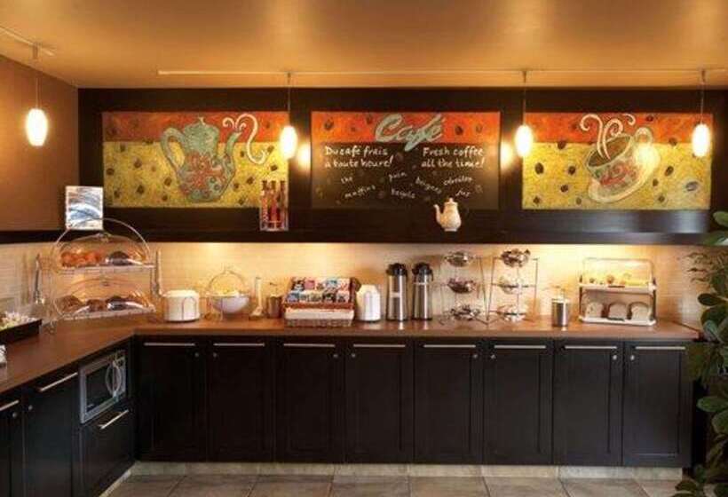 בית מלון כפרי Quality Inn & Suites Pe Trudeau Airport