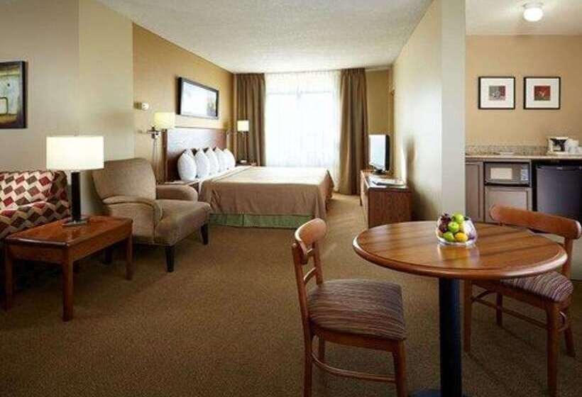 בית מלון כפרי Quality Inn & Suites Pe Trudeau Airport
