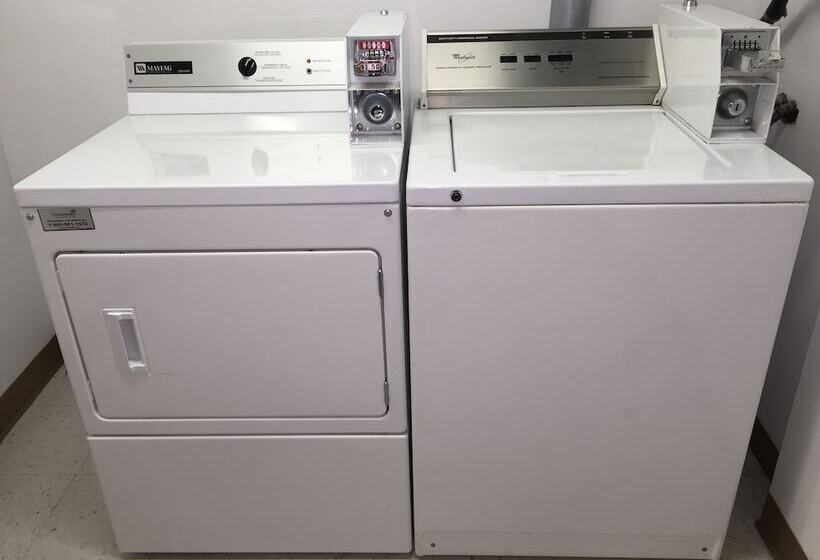 هتل Quality Inn & Suites Pe Trudeau Airport