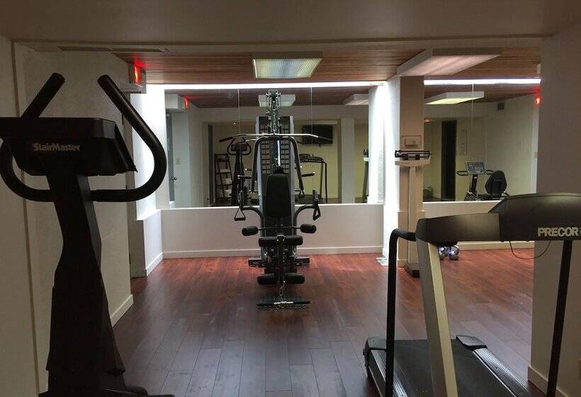هتل Quality Inn & Suites Pe Trudeau Airport