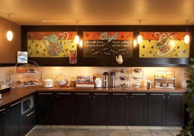 בית מלון כפרי Quality Inn & Suites Pe Trudeau Airport