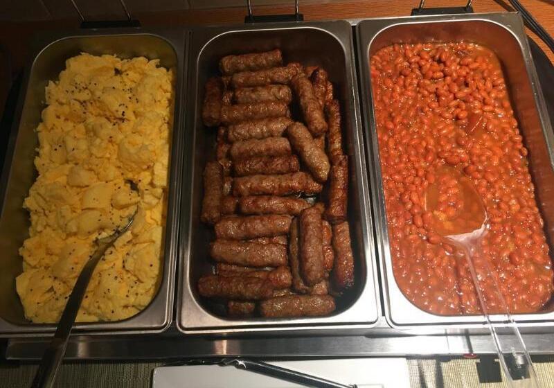 בית מלון כפרי Quality Inn & Suites Pe Trudeau Airport