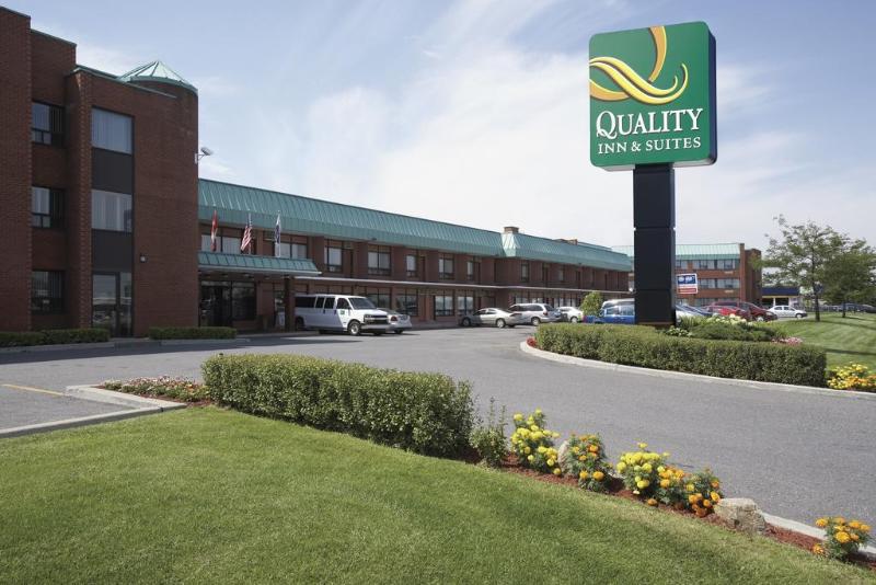 בית מלון כפרי Quality Inn & Suites Pe Trudeau Airport