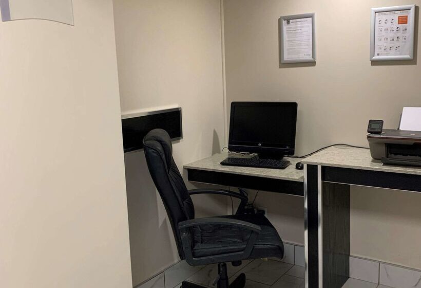 فندق Quality Inn & Conference Centre Downtown