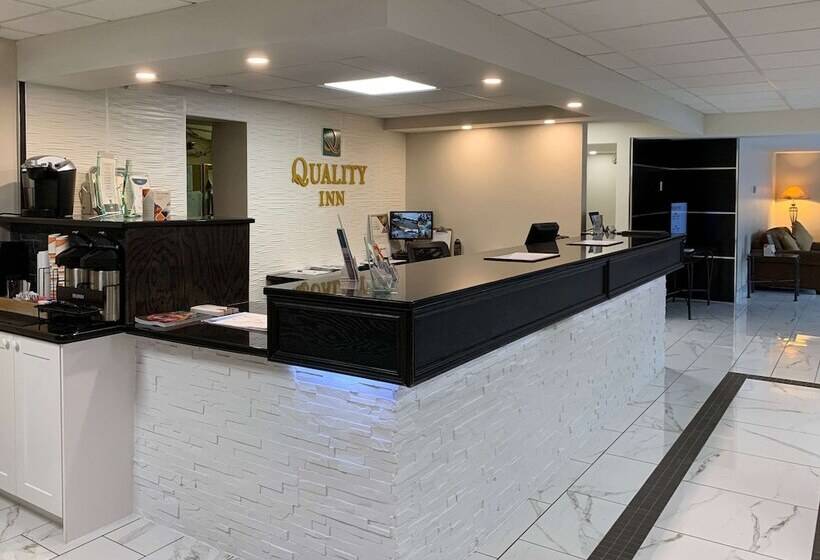 فندق Quality Inn & Conference Centre Downtown