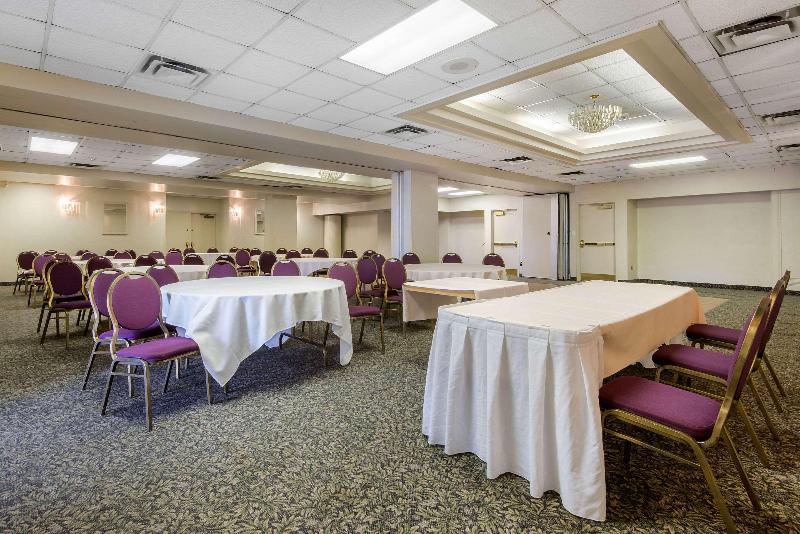 فندق Quality Inn & Conference Centre Downtown