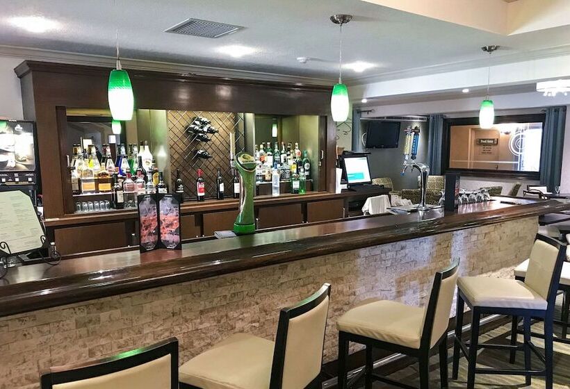 فندق Quality Inn & Conference Centre Festival