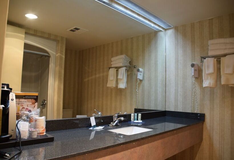 فندق Quality Inn & Conference Centre Festival