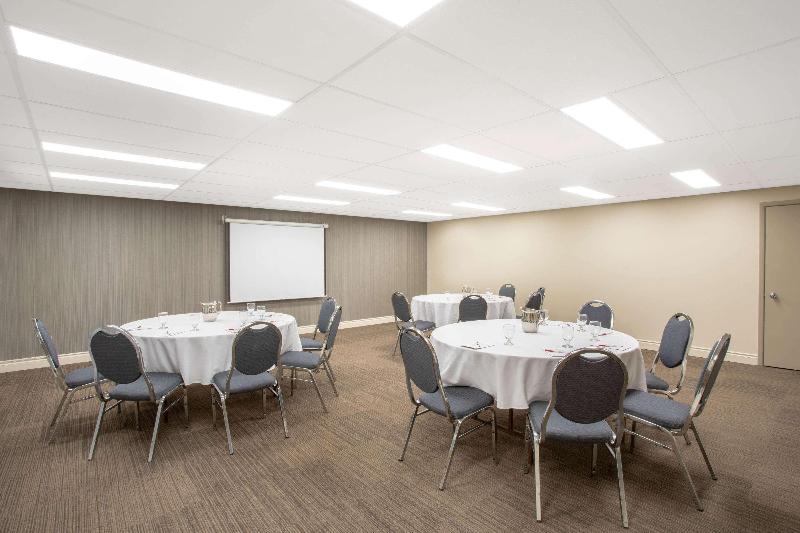 فندق Quality Inn & Conference Centre Kingston Central