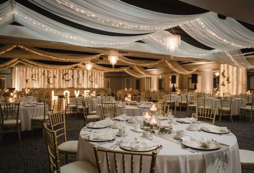 فندق Quality Inn & Conference Centre Kingston Central