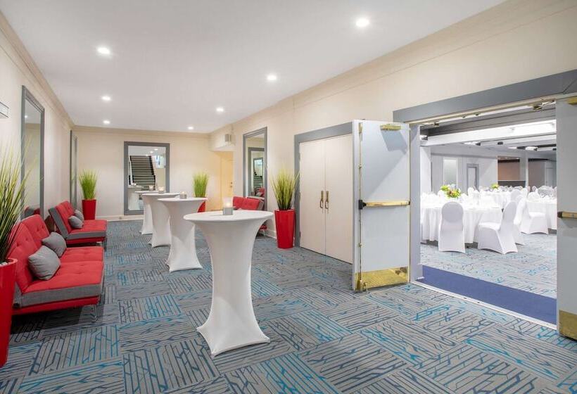 فندق Quality Inn & Conference Centre Kingston Central