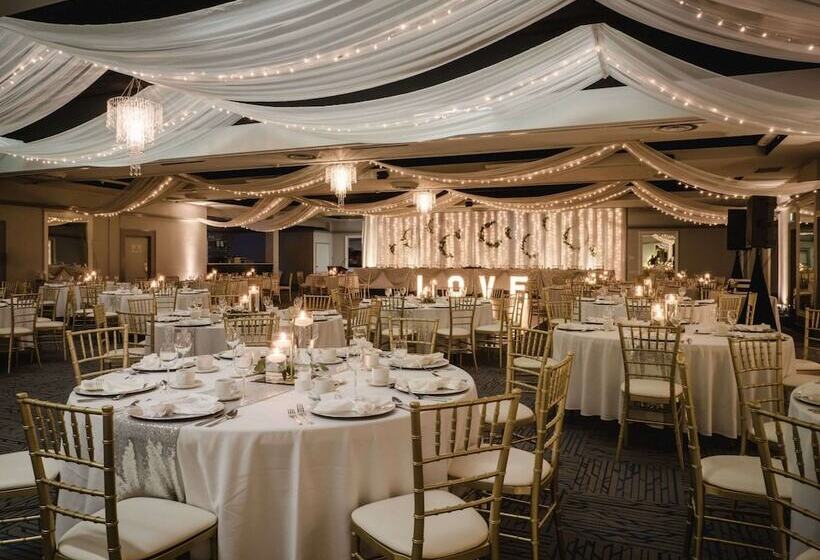 فندق Quality Inn & Conference Centre Kingston Central