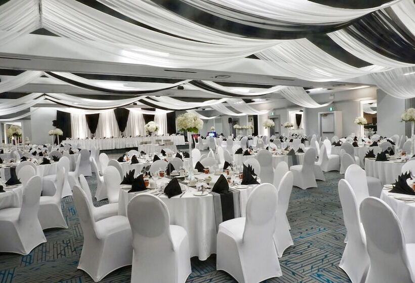 فندق Quality Inn & Conference Centre Kingston Central