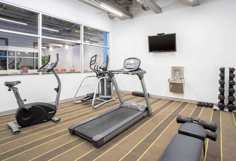 فندق Quality Inn & Conference Centre Kingston Central