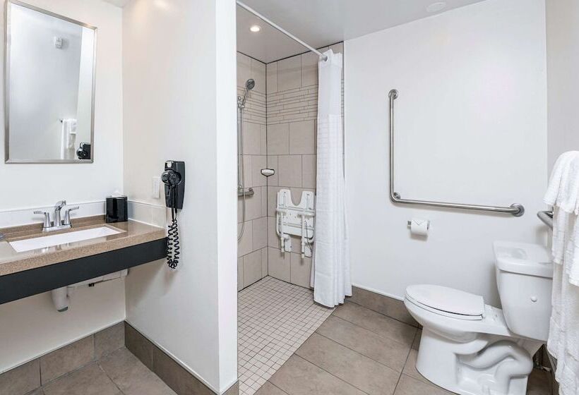 فندق Quality Inn & Conference Centre Kingston Central