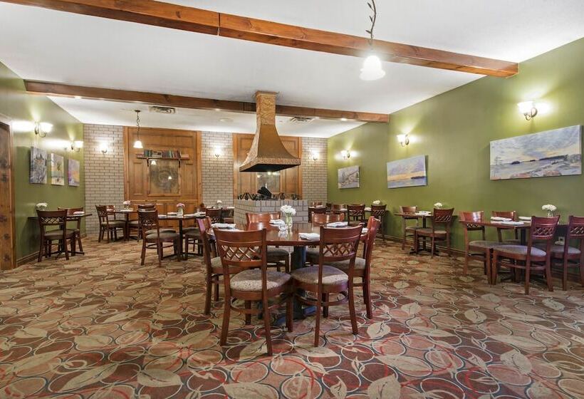 فندق Quality Inn & Conference Centre