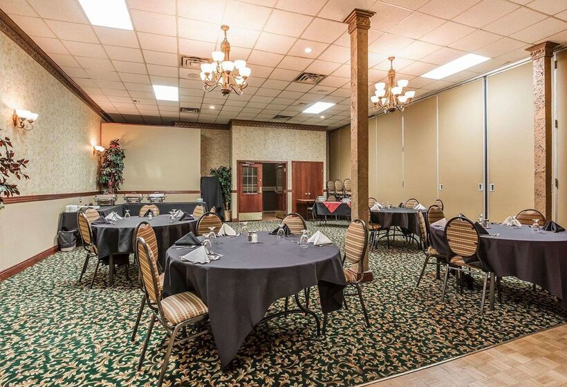 هتل Quality Inn & Conference Centre
