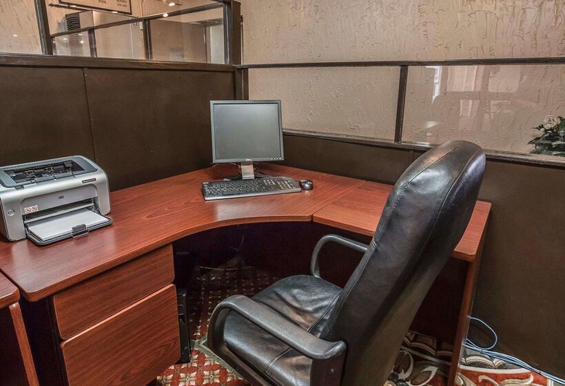 ホテル Quality Inn & Conference Centre