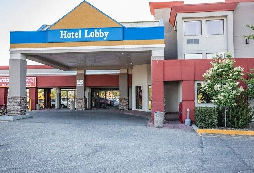 هتل Quality Inn & Conference Centre