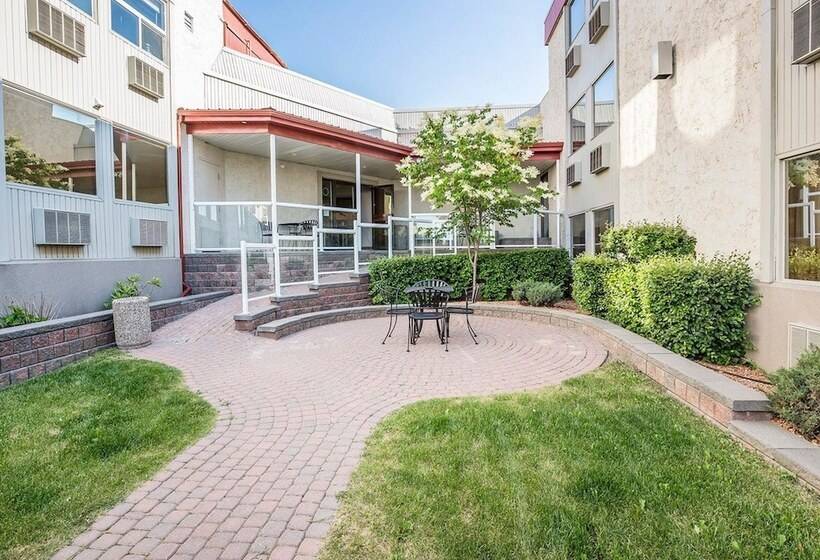 هتل Quality Inn & Conference Centre