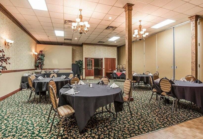 ホテル Quality Inn & Conference Centre