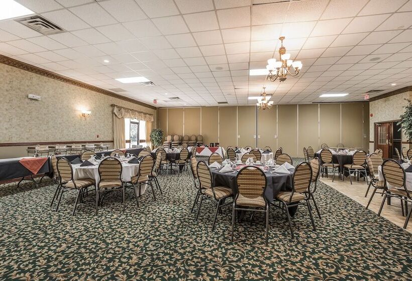 هتل Quality Inn & Conference Centre