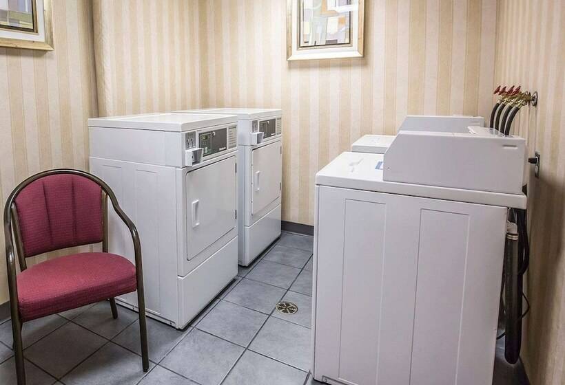 ホテル Quality Inn & Conference Centre