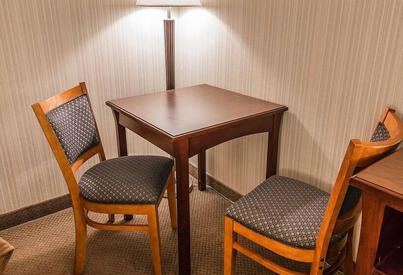 هتل Quality Inn & Conference Centre