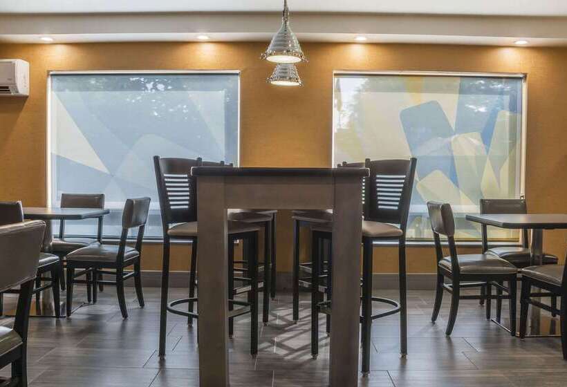 فندق Quality Inn