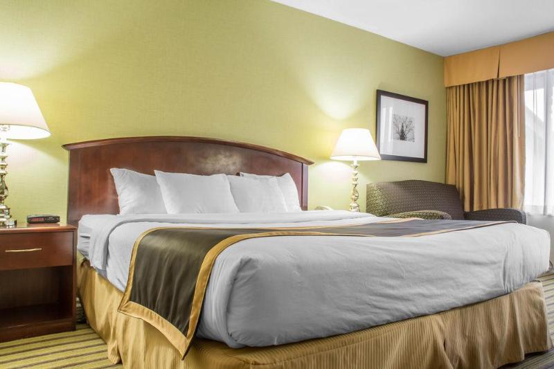 בית מלון כפרי Quality Inn