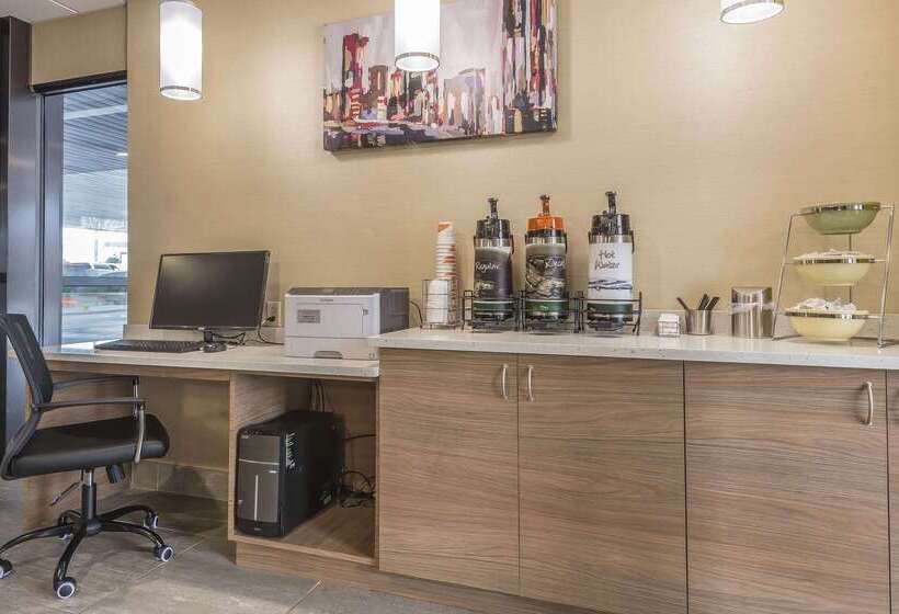 هتل Quality Inn & Suites Downtown