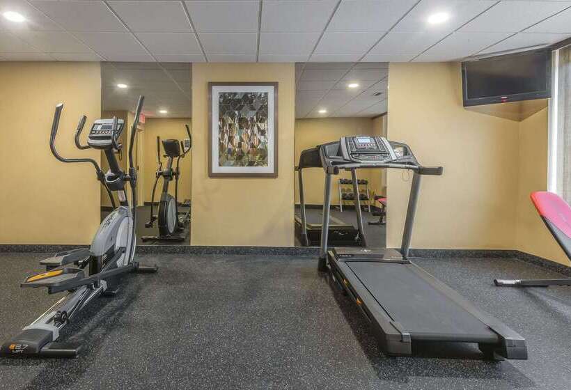 هتل Quality Inn & Suites Downtown