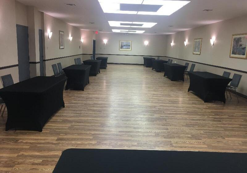 ホテル Quality Inn & Suites Downtown