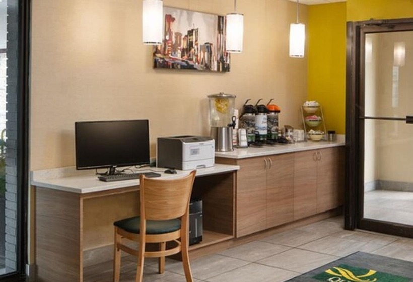 ホテル Quality Inn & Suites Downtown
