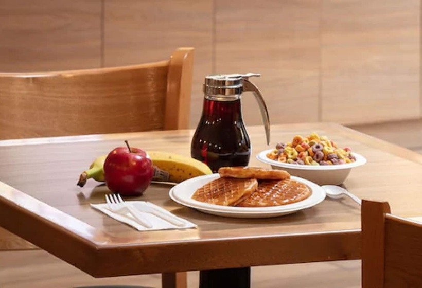 ホテル Quality Inn & Suites Downtown