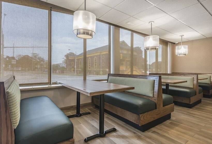 هتل Quality Inn & Suites Downtown